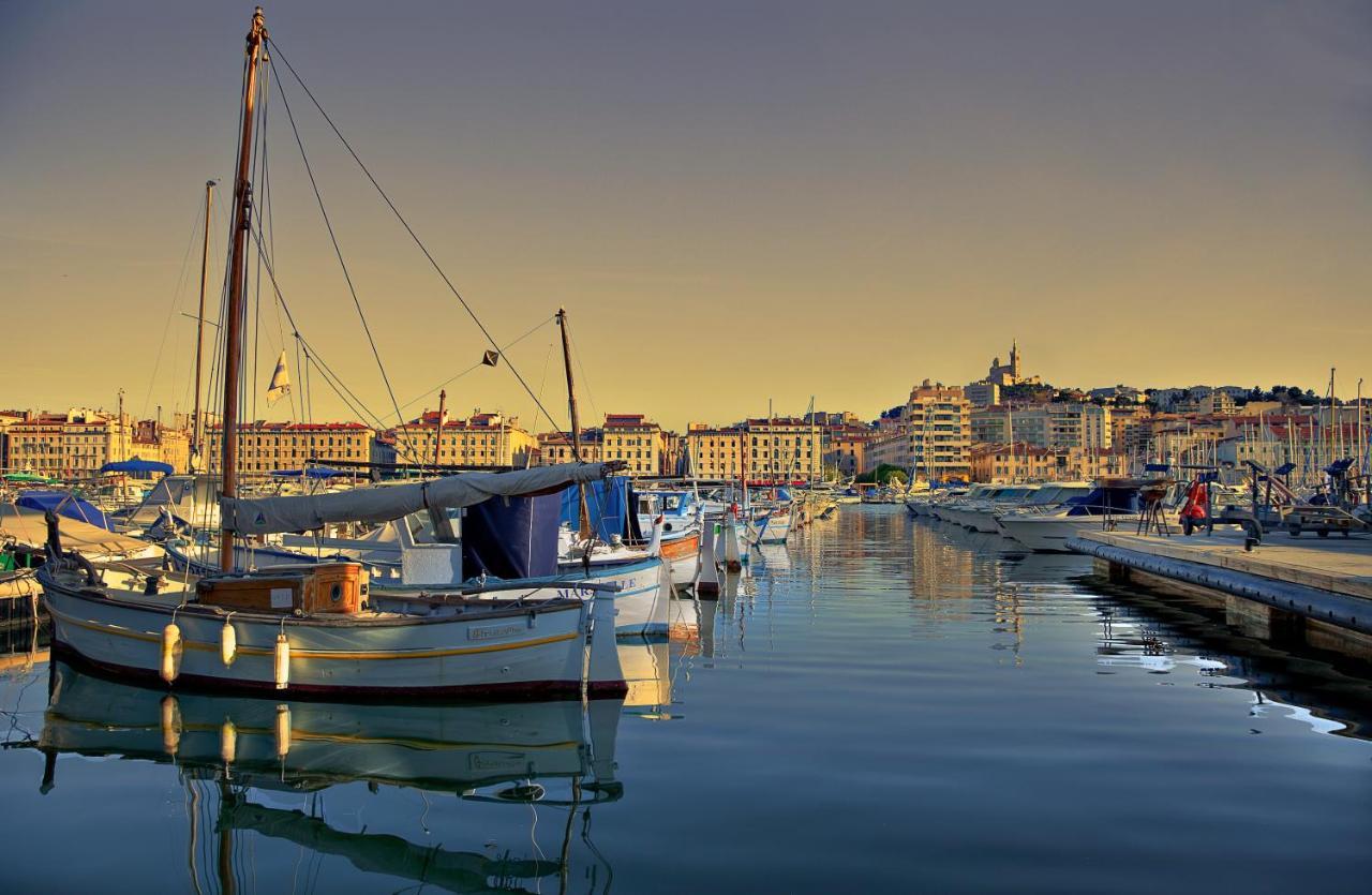 Camping Du Garlaban Aubagne Esterno foto