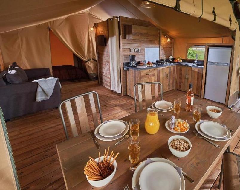 Camping Du Garlaban Aubagne Esterno foto