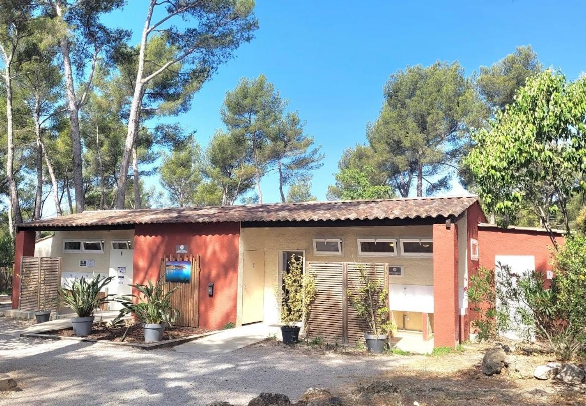 Camping Du Garlaban Aubagne Esterno foto